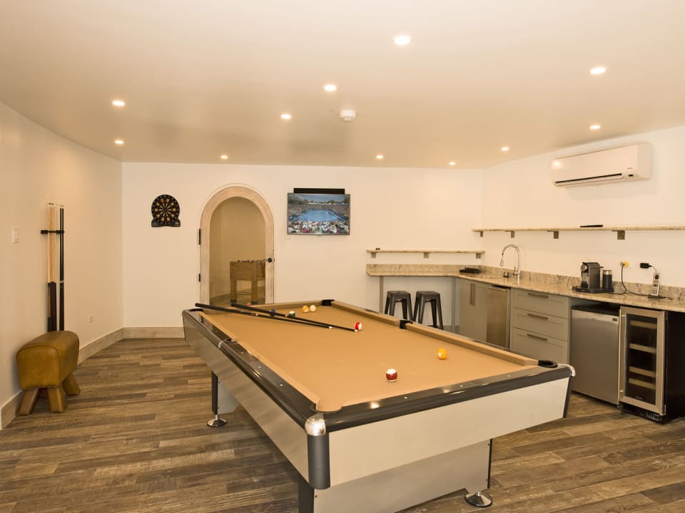 Games room with bar/kitchenette