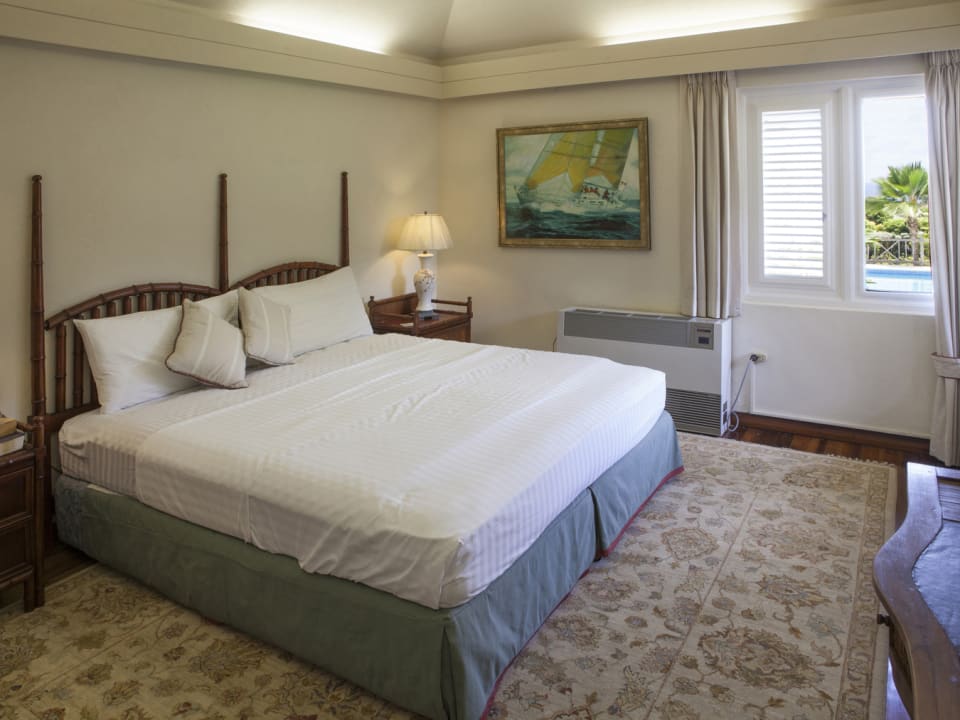 Guest bedroom on ground floor has pool views