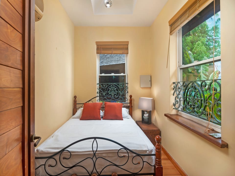 Guest bedroom 1