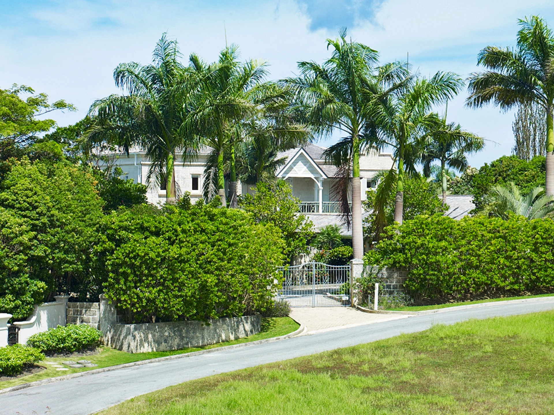 Impressive driveway to Tortuga