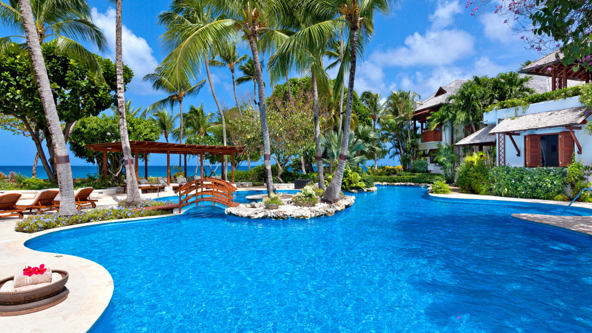 100 ft Swimming pool