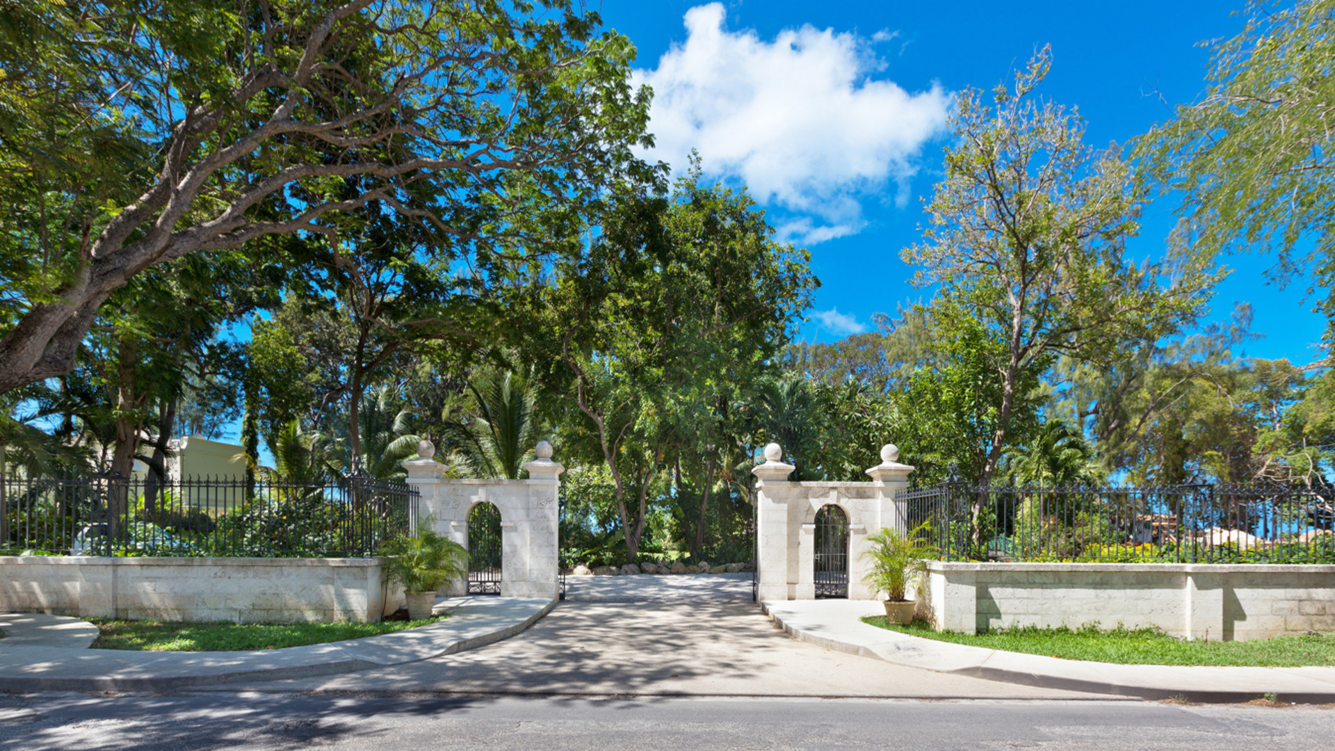 Main entrance to Sea Shell