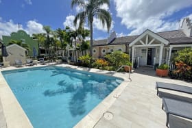 Inviting swimming pool and deck in front of Palm Cottage