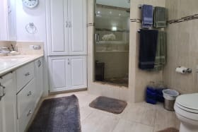 En-suite with shower