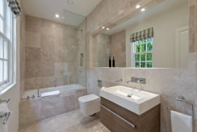 Large bathroom suite