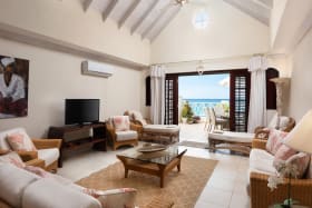 Beautiful open plan with unobstructed sea views