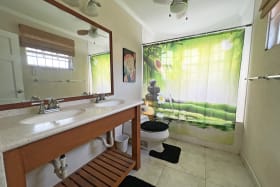 Primary En-suite Bathroom