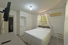Air-conditioning included in bedrooms