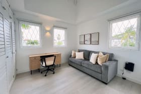 Guest bedroom 2/Study area