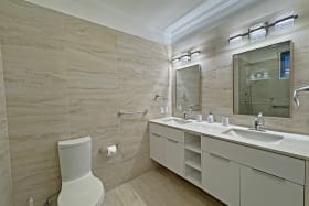En-suite bathroom with double vanity