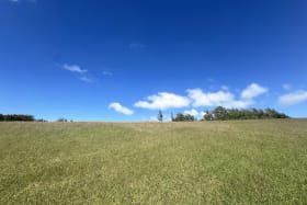 Elevated lot with cool easterly breezes