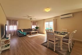 Tastefully decorated living/dining room