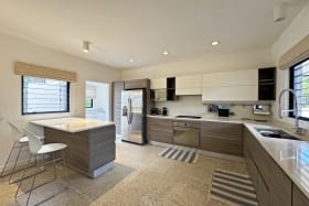 Open-plan, equipped kitchen