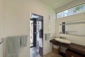 Primary en-suite bathroom