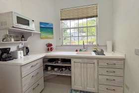 Full Kitchen to Apt