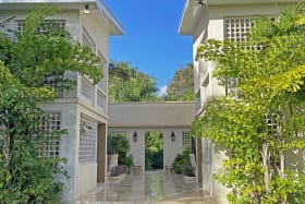 Entrance to the apartments