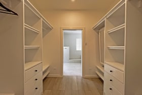 En-suite guest walk through closet