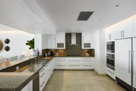 Large and fully equipped kitchen