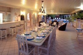 Dining terrace and sit up bar