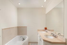 Bathroom suite
