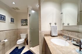 En-suite guest bathroom