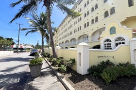 Walking distance to many dining, shopping, leisure and entertainment options