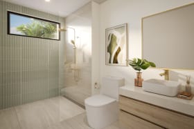 Upper en-suite guest bathroom