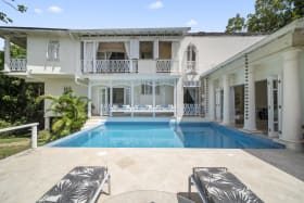 Expansive pool deck
