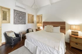 Guest bedroom suite