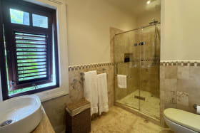 Guest bathroom suite