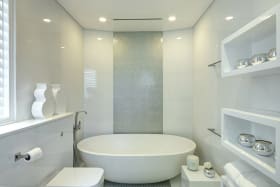 Footprints Beachfront Villa - Elegant bathrooms
