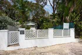 Beachside Entrance to Barton