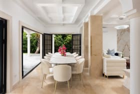 Dining room which opens onto the outdoor patio