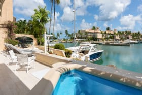 Extended sundeck with loungers