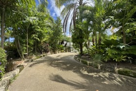Driveway to No 106L