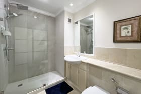 En-suite primary bathroom