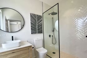 En-suite guest bathroom