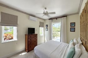 Ensuite guest bedroom downstairs
