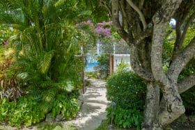 Exclusive gate to the sandy beach