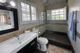 Ensuite main bathroom