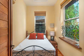 Guest bedroom 1