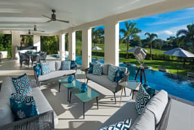 Outdoor lounge
