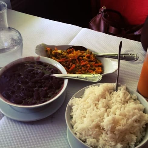 La Reunion Aux Petits Chandeliers In Paris Restaurant Reviews