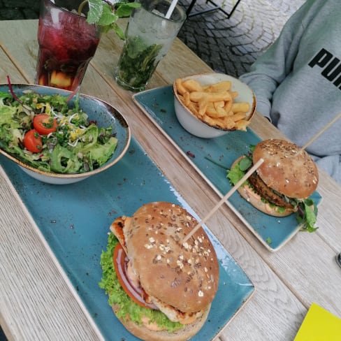 Hans Im Gluck Burgergrill Bar Halle Kleine Marktstrasse In Halle Saale Restaurant Reviews Menu And Prices Thefork