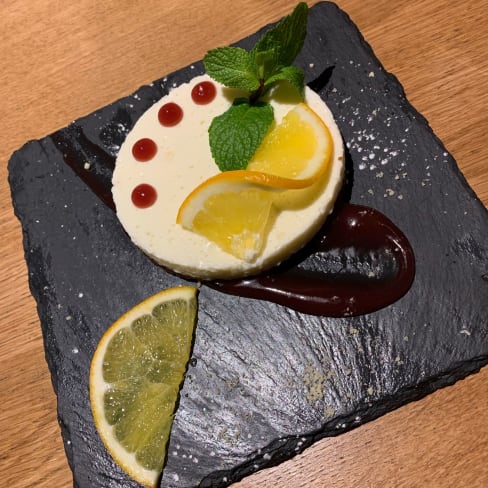 Restaurant Midi Minuit Confluence A Lyon Menu Avis Prix Et Reservation