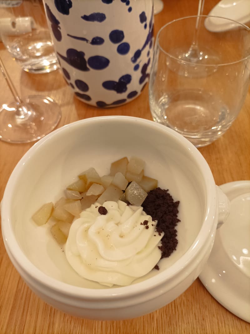 Crema di ricotta di bufala, pere caramellate e crumble di biscotto al cacao - Al.ma Bistrot Dei Sapori Partenopei, Treviso