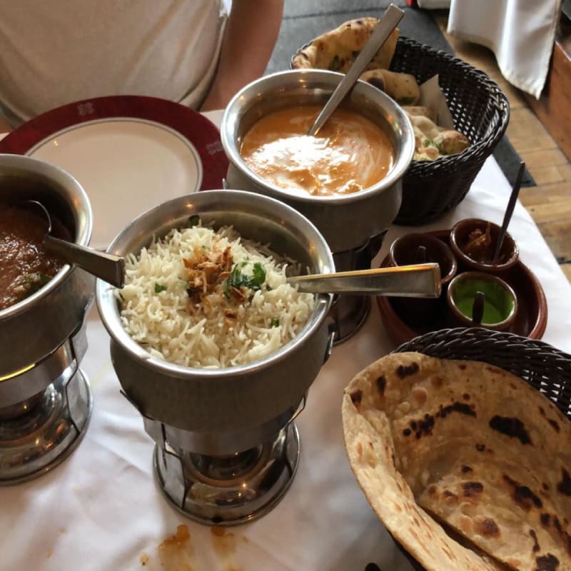 Naan butter chicken and lamb - Indiaas restaurant Maharaja, Delft