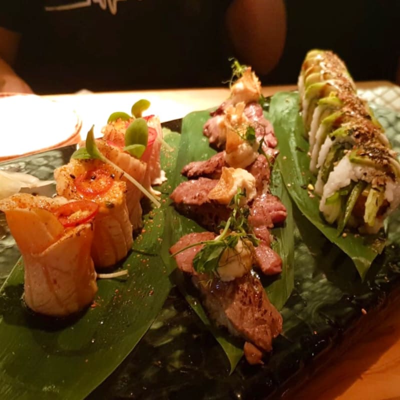 Salmon torch gunkan, beef nigiri, shrimp tempura maki - Encore by Simonis, The Hague