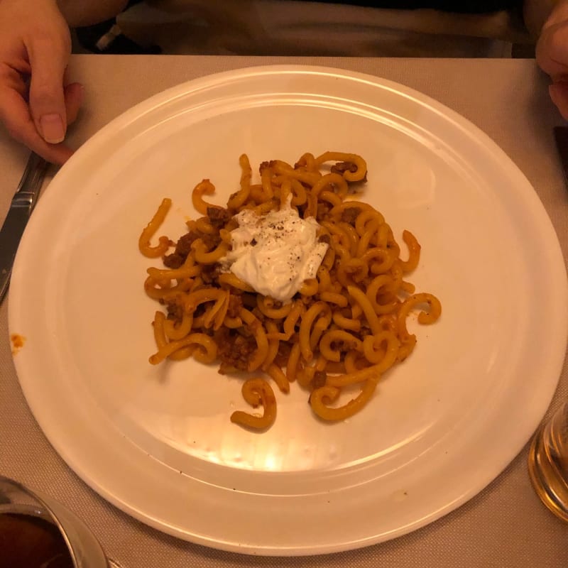 Gramigna rossa con ragù di salsiccia, con stracciatella di burrata - Il Luppolo e L’ Uva, Modena