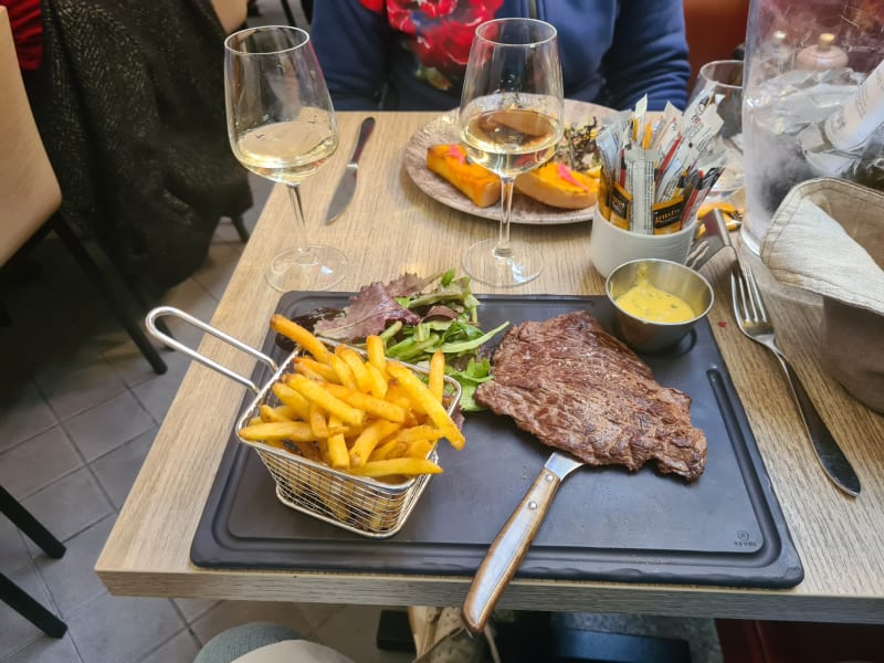 La Cour du Faubourg, Paris